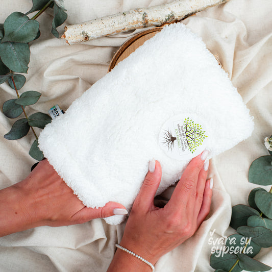 Nova pirštinė medžiaginių paviršių valymui