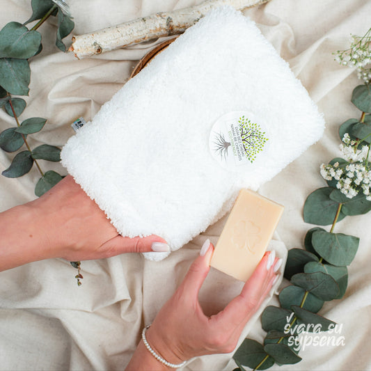 Nova pirštinė medžiaginių paviršių valymui